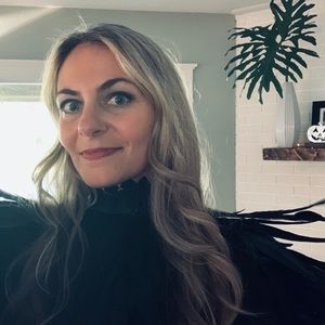 Meet your Posher, Iris